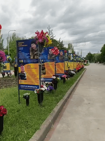 Ukrainian soldier memorial documented in Kryvyi Rih park