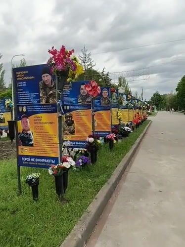 Ukrainian soldier memorial documented in Kryvyi Rih park