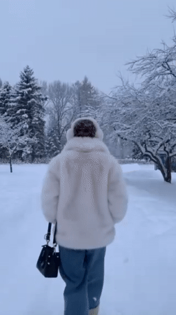 Winter photography session documented in snowy Zakopane, Poland