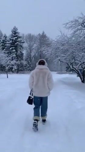 Winter photography session documented in snowy Zakopane, Poland