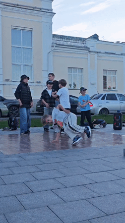 Breakdancing, street art, and live music in Yekaterinburg