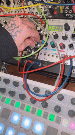 Late-night synthesizer session documented in La Lucila, Argentina
