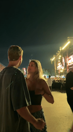 Major outdoor concert draws thousands to Ramat Gan stadium