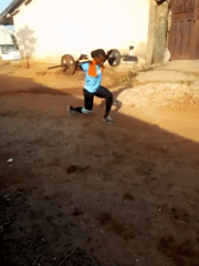 Morning outdoor weightlifting session captured by witnesses
