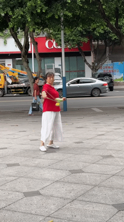 Jiangjin morning: market bustle and sidewalk exercise in full swing