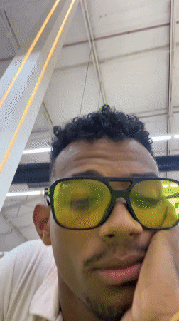 Man in yellow sunglasses spotted at Porlamar supermarket