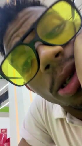 Man in yellow sunglasses spotted at Porlamar supermarket
