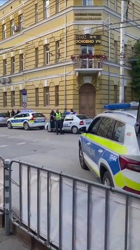 Police presence draws crowds on Pleven street
