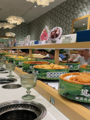 Afternoon in Barcelona: street landmarks, conveyor belt dining, live DJ