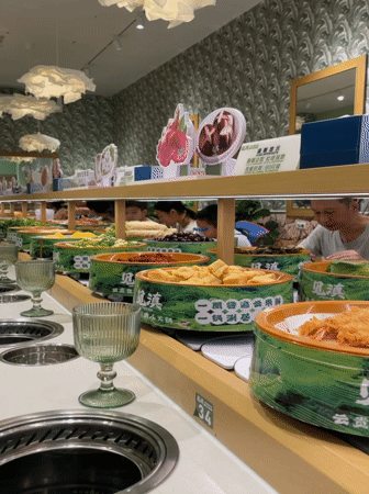 Afternoon in Barcelona: street landmarks, conveyor belt dining, live DJ