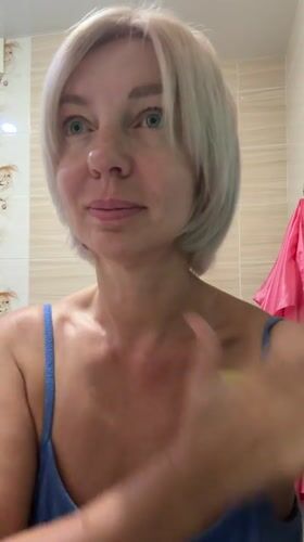 Bathroom selfies and skincare routine in Sochi