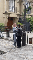 Artists and musicians animate Montmartre streets during afternoon gathering