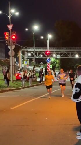 Nighttime street race draws runners and spectators in Izhevsk