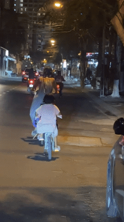 Nighttime street life documented in Nha Trang, Vietnam