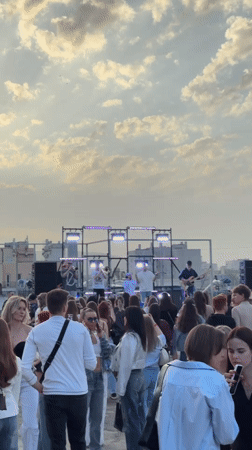 Rooftop concert draws young crowd in Saratov, Russia