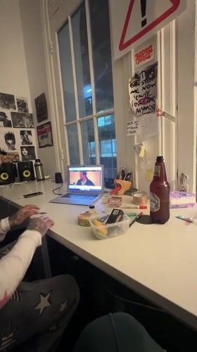 Late-night YouTube session at a Buenos Aires desk