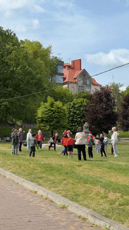 Morning life scenes documented across Ternopil parks and streets