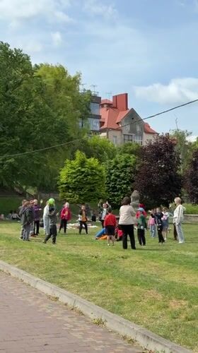 Morning life scenes documented across Ternopil parks and streets