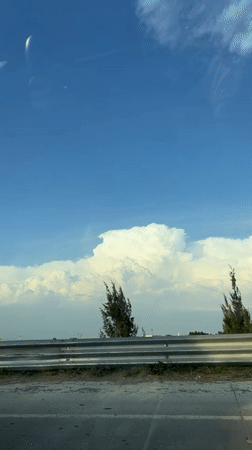 Large cloud formation observed from vehicles in Mexico