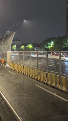 Rainy night pedestrian activity observed in Shanghai's Yangpu District
