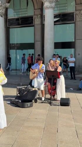 Live music and street life outside Milan's Duomo
