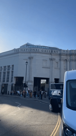 Busy afternoon at Trafalgar Square and the National Gallery
