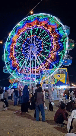 Nighttime carnival draws families to Geulumpangsulu Timu, Indonesia