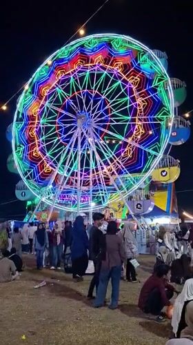 Nighttime carnival draws families to Geulumpangsulu Timu, Indonesia