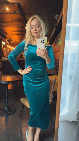 Teal velvet dress, Moscow mirror selfies, Russian magazine feature