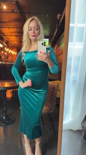 Teal velvet dress, Moscow mirror selfies, Russian magazine feature