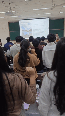 Morning classroom activities and street cat spotted in Yuzhong District