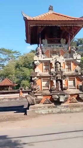 Traditional Balinese temple complex explored in Blahbatuh