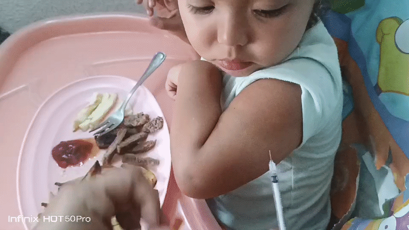 Ordinary family moments documented across Caracas households