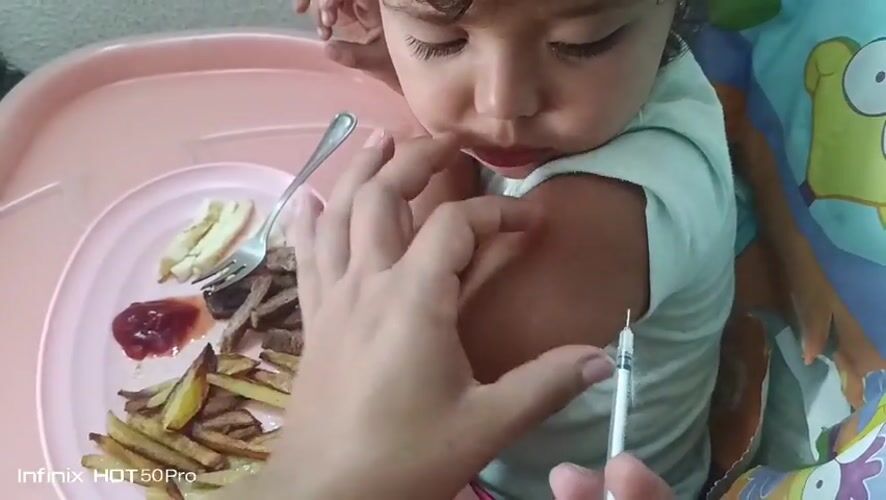 Ordinary family moments documented across Caracas households