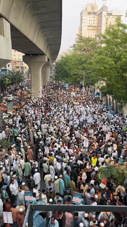 Masked rickshaw driver navigates Dhaka streets