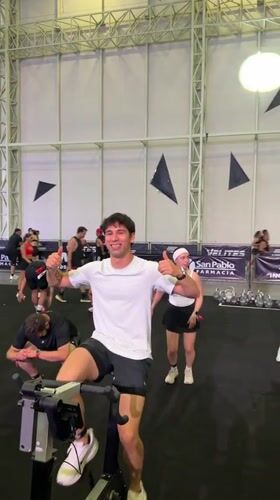 Late-night indoor fitness activities and running event in Puebla
