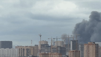 Large fire sends smoke over Lyubertsy with helicopter response