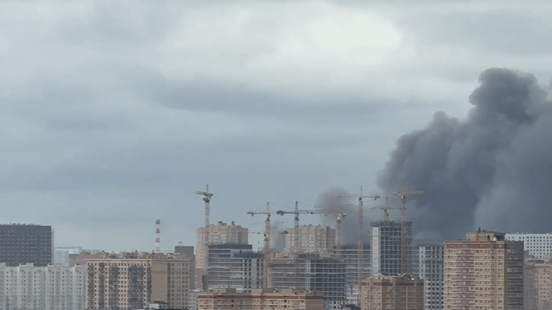 Large fire sends smoke over Lyubertsy with helicopter response