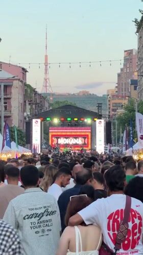 Street festival with food vendors and live music draws crowds in Yerevan