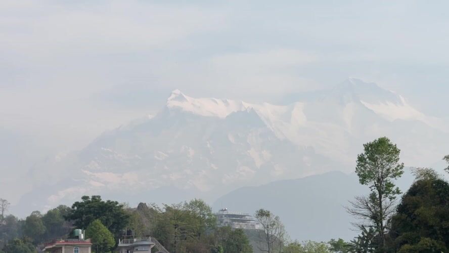 Witnesses capture dawn mountain views in Pokhara, Nepal