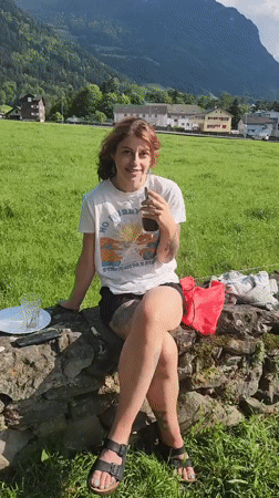 Woman in casual attire spotted on stone wall in Altdorf