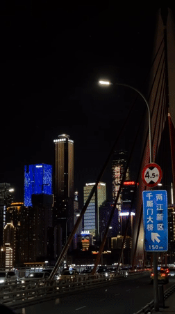 Evening urban life documented in Chongqing's Nan'an District