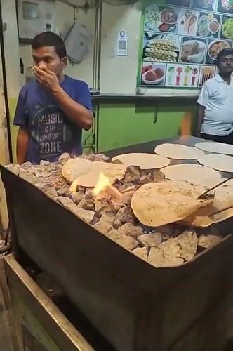 Bengaluru food stall showcases unique flatbread cooking method