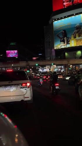 Bangkok intersection sees normal traffic flow during midday