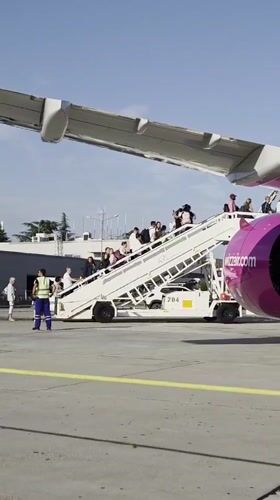 Wizz Air A321neo at Varna Airport, boarding in progress
