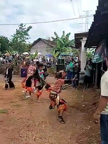 Traditional dance ceremony performed in Gentungan village courtyard