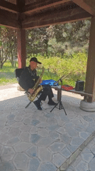 Early morning saxophone performance captured in Daxing District park