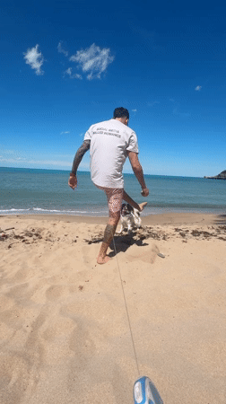Dog walker spotted on Tsarevo beach wearing anti-social media shirt