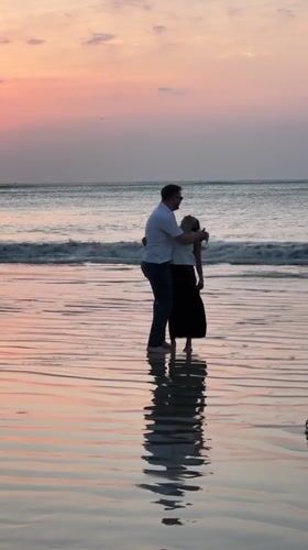 Sunset crowds and couples on a Kuta Selatan beach