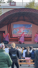 Community festival with traditional dance, food trucks in Yamyshevo